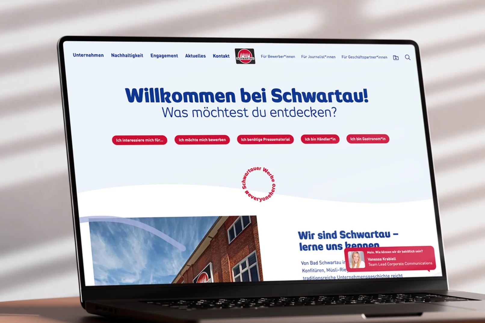geöffneter Laptop mit Schwartau-Website